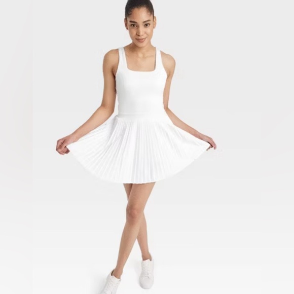 All in Motion Pleated White ivory Activewear with Inner Shorts size M. - Picture 3 of 14